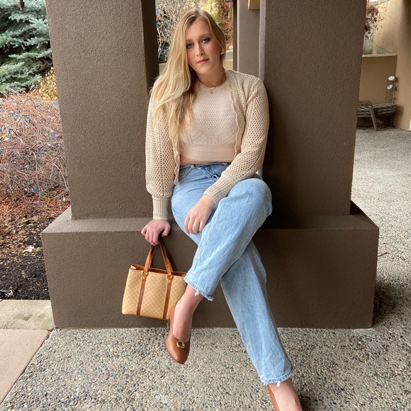 Meet your Posher, Kendall - Picture 3 of 3